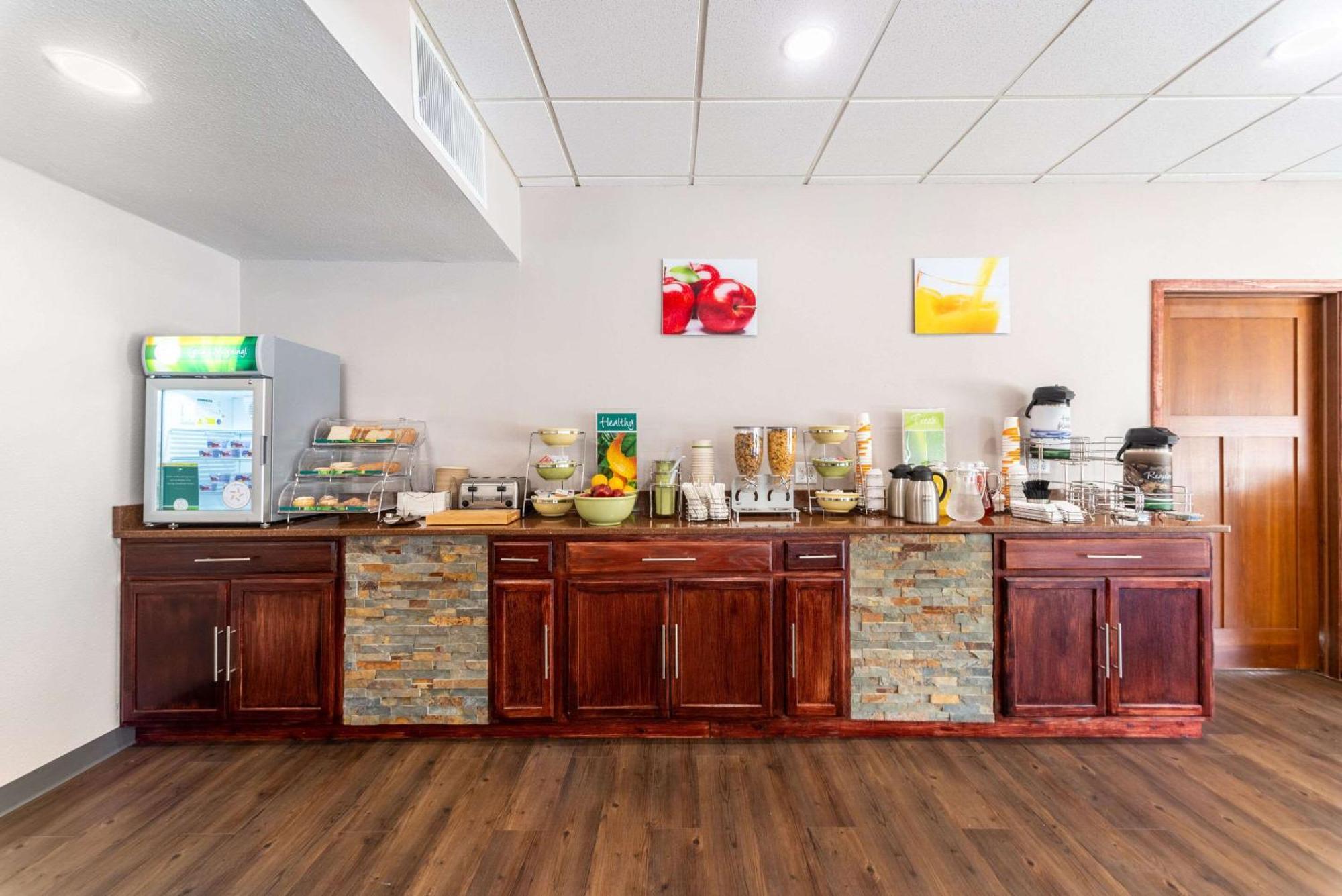 Quality Inn & Suites Vandalia Near I-70 And Hwy 51 Exteriör bild