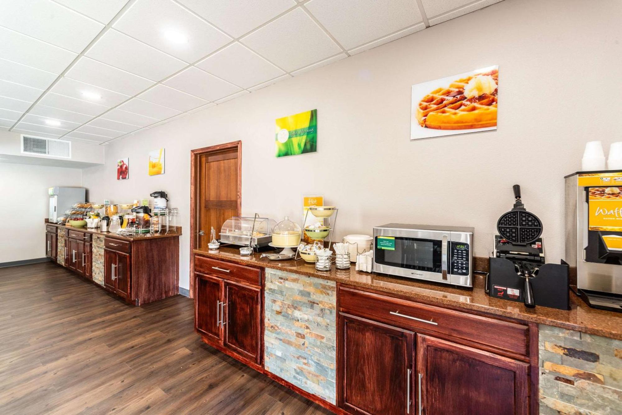 Quality Inn & Suites Vandalia Near I-70 And Hwy 51 Exteriör bild