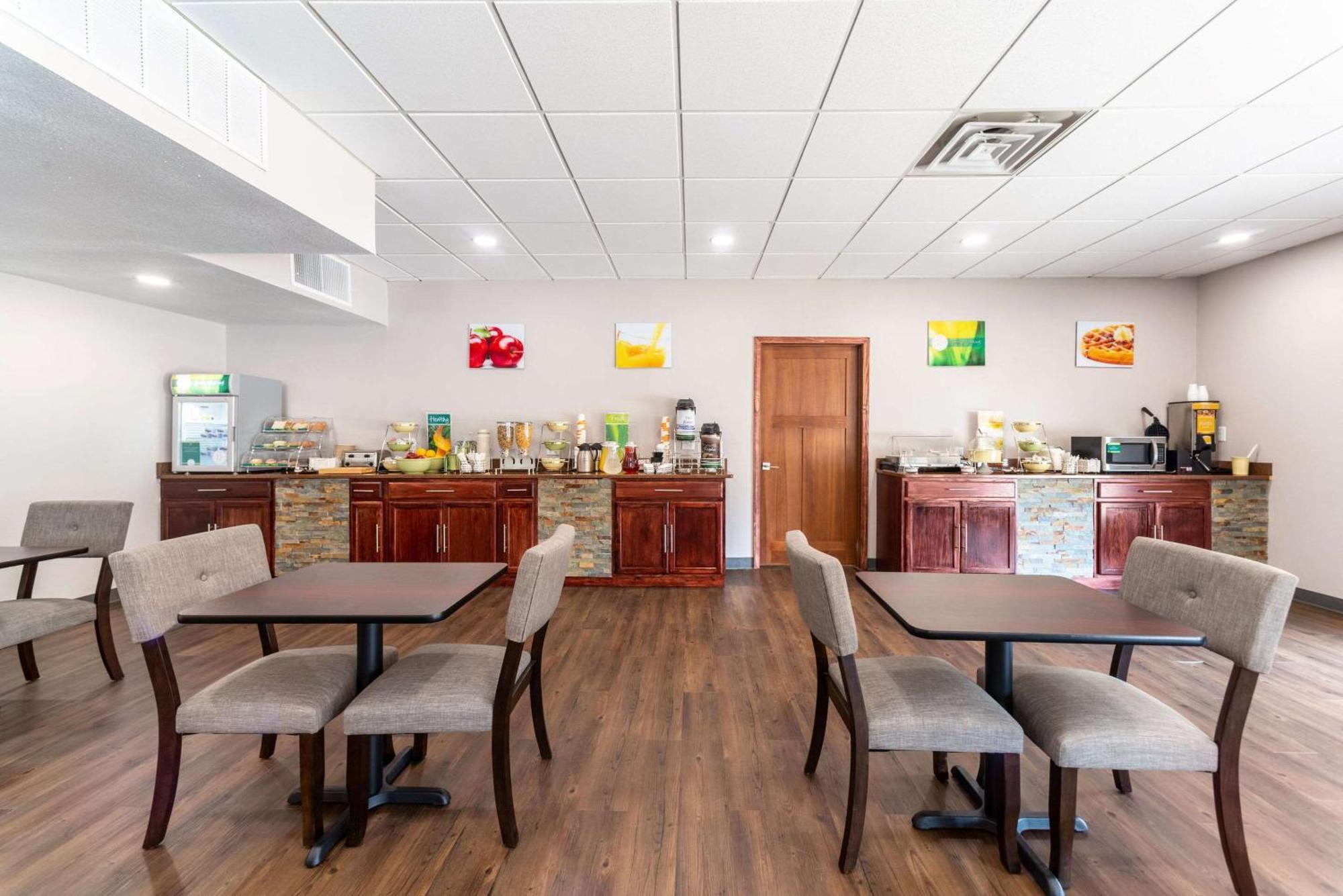 Quality Inn & Suites Vandalia Near I-70 And Hwy 51 Exteriör bild