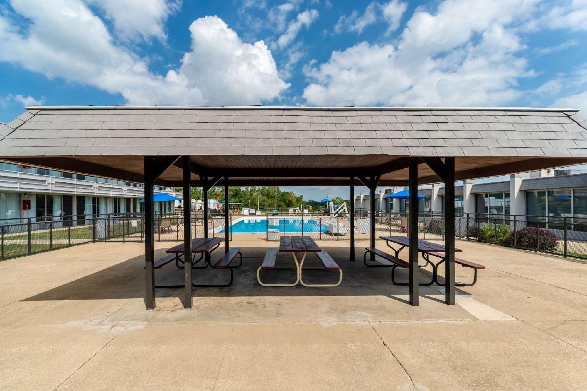 Quality Inn & Suites Vandalia Near I-70 And Hwy 51 Exteriör bild