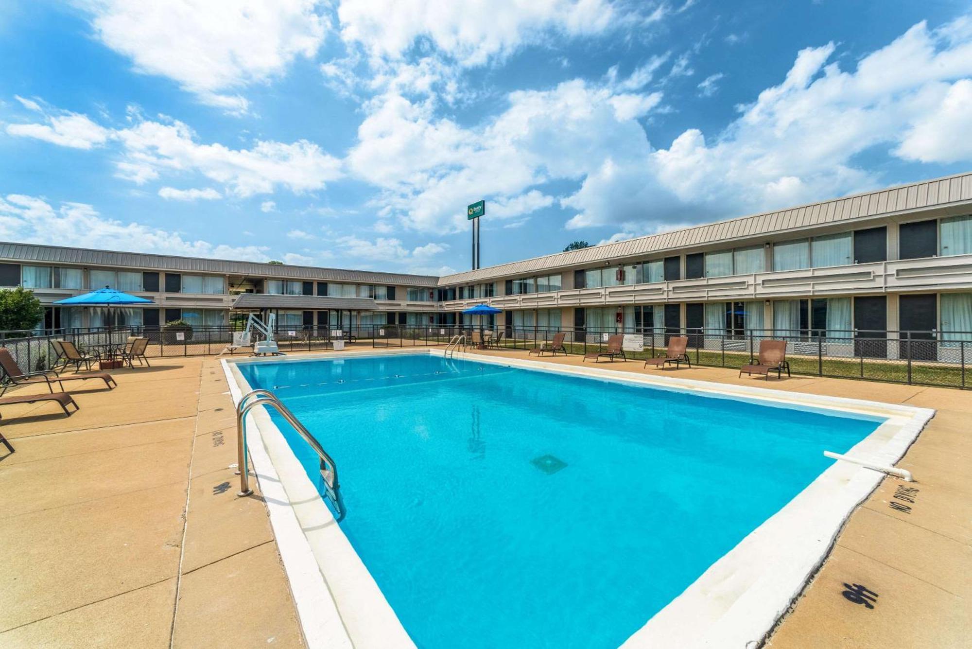 Quality Inn & Suites Vandalia Near I-70 And Hwy 51 Exteriör bild