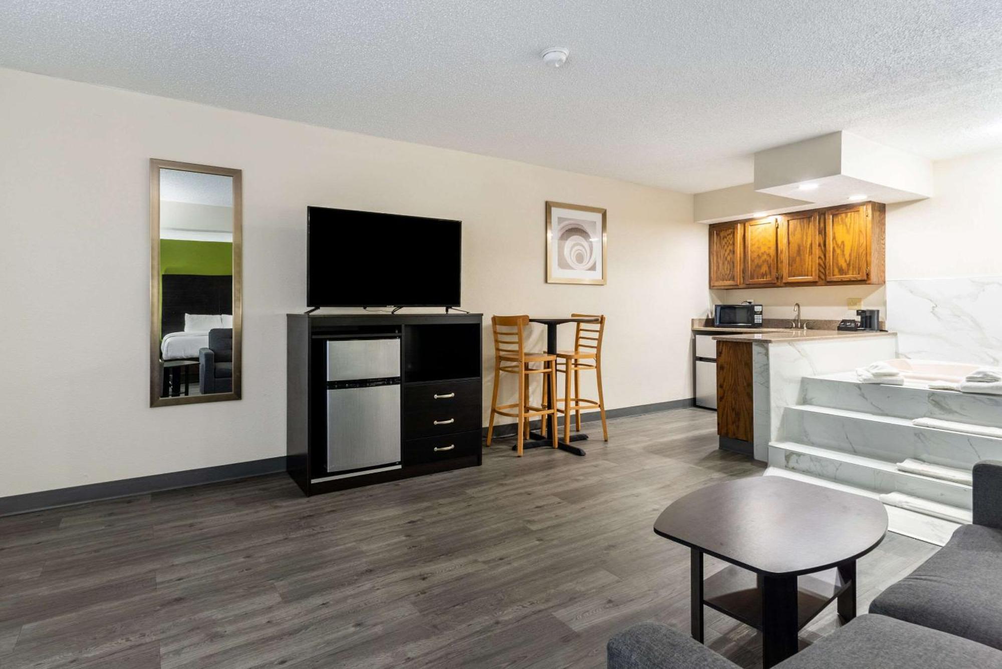 Quality Inn & Suites Vandalia Near I-70 And Hwy 51 Exteriör bild