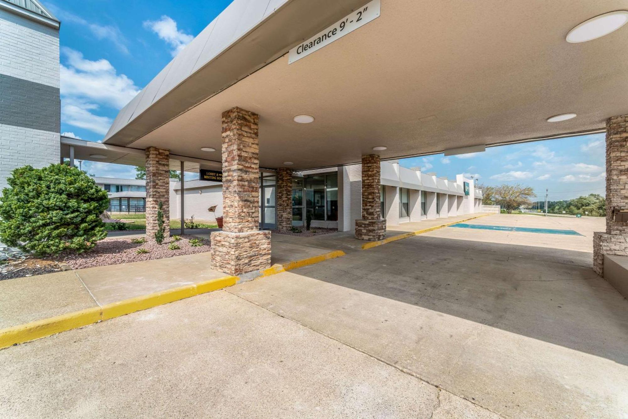 Quality Inn & Suites Vandalia Near I-70 And Hwy 51 Exteriör bild